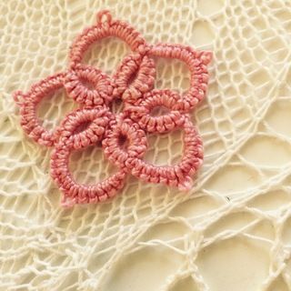 Needle Tatting Tutorial, Tatting Patterns Free, Needle Tatting Patterns, Half Hitch Knot, Shuttle Tatting Patterns, Tatting Tutorial, Thread Up, Tatting Jewelry, Needle Tatting