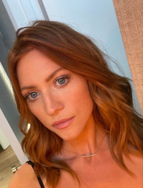 Brittany Snow Hair, Brittney Snow, Perfect Makeup Tutorial, Strawberry Blonde Hair Color, Brittany Snow, Strawberry Blonde Hair, My Kind Of Woman, Pitch Perfect, Strawberry Blonde