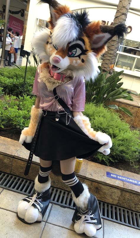 Bee Fursuit, Wickerbeast Fursuit, Fur Suit Ideas, Lynx Fursuit, Snake Fursuit, Fur Suit Head, Cute Fursona, Cute Fursuits, Female Fursuit