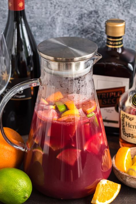 Sweet and fruity Mexican inspired sangria goes down incredibly smooth with the help of red moscato, brandy, triple sec, and orange juice that add fresh citrus flair. Mexican Sangria Recipes, Mexican Sangria, Steak Sides, Healthy Camping Food, Steak Fajitas, Sangria Recipes, Fat Burner Drinks, Moscato, Triple Sec