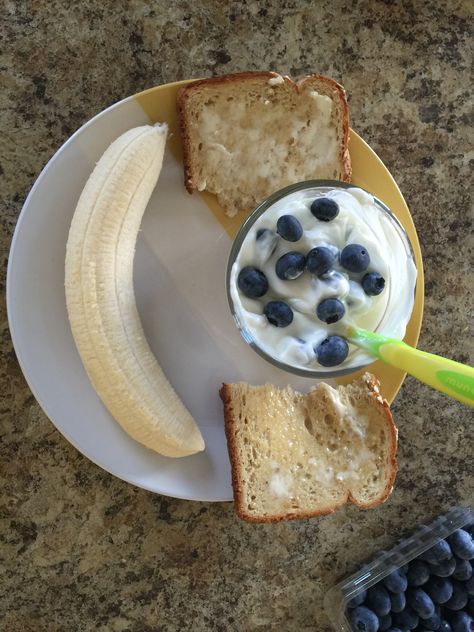 Matty...breakfast...greek vanilla yogurt with blueberries, toast and a banana...he thought the funny face was hilarious! :D Toast With Greek Yogurt, Yogurt With Blueberries, Safe Meals, Healthy Plates, Man Cooking, Vanilla Greek Yogurt, Diet Foods, Vanilla Yogurt, Food Inspo