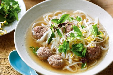 Thai pork ball noodle soup http://www.taste.com.au/recipes/29779/thai+pork+ball+noodle+soup Pork Ball Soup, Thai Mat, Pork Meatball, Pork Noodle Soup, Soup With Pork, Vietnamese Noodle Soup, Thai Noodle Soups, Thai Pork, Vietnamese Pork