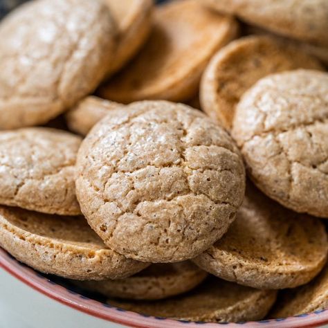 Keto Amaretti Almond Cookies Keto Amaretti Cookies, Skillet Cookies, Almond Sugar Cookies, Amaretti Cookies, Postre Keto, Keto Sweets, Italian Recipe, Soft Sugar Cookies, Almond Cookies