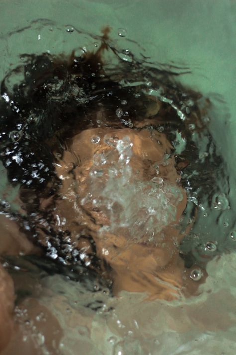 Water Phobia Art, Underwater Portrait Painting, Person Underwater Photography, Aquaphobia Aesthetic, Bathroom Photoshoot Ideas Aesthetic, Woman Coming Out Of Water, Underwater Person, Half Underwater Photography, Underwater Photography Women