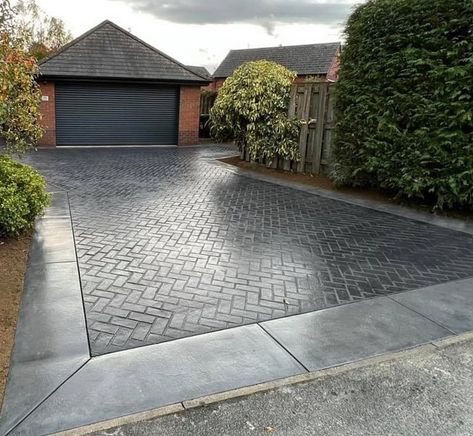 Black Stamped Concrete Driveway, Concrete Driveway Design, Concrete Imprint Driveways, Concrete Imprint, Stamp Concrete Driveway, Black Driveway, Short Driveway Ideas, Concrete Driveway Ideas, Modern Driveway Ideas