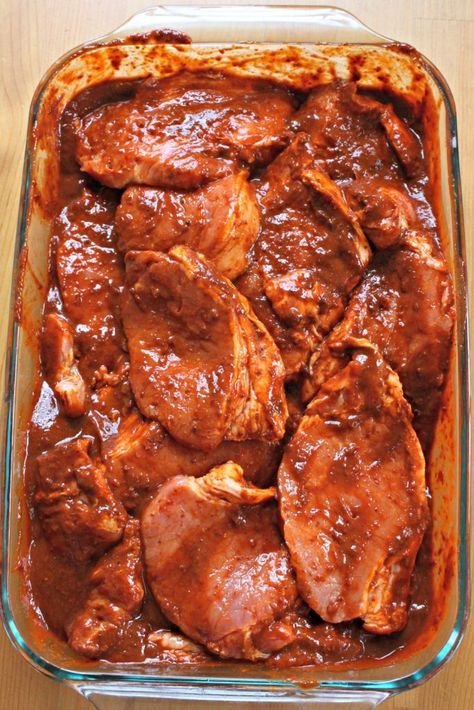 Spanish Pork Chops, Mexican Pork Chops, Grilled Dinner Recipes, Pork Chop Recipes Grilled, Latin Dishes, Pork Meals, Marinated Pork Chops, Pork Adobo, Latin Recipes