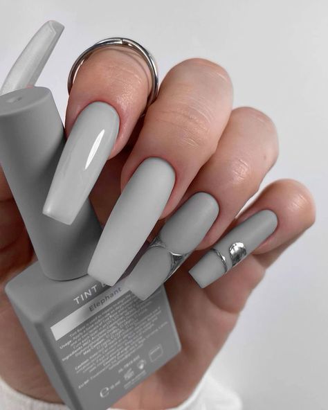 Gray Nail Ideas Acrylic, Light Gray Nails, Grey Matte Nails, Short Coffin Nails Designs, Matte Acrylic Nails, Grey Acrylic Nails, Grey Nail Designs, Matte Nails Design, Simple Acrylic Nails