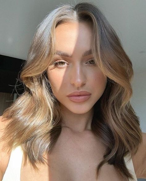 𝑃𝑖𝑛𝑡𝑒𝑟𝑒𝑠𝑡 | Sinead ❣︎ꨄ❥ Hair Color Streaks, Smink Inspiration, Brunette Balayage Hair, Hair Color Techniques, Hair Color Balayage, Pretty Hair, Hair Inspo Color, Curtain Bangs, Brown Hair Colors