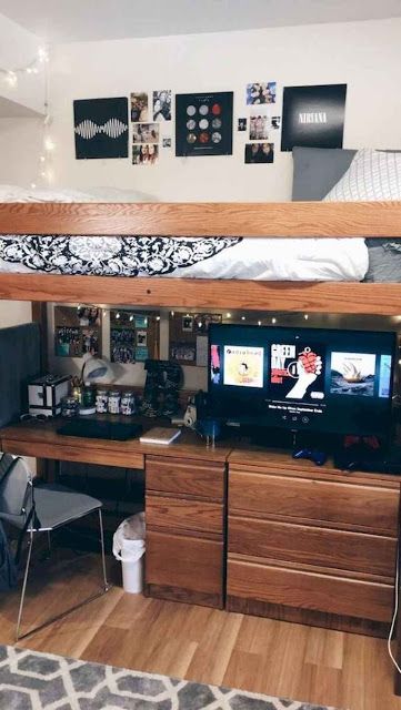 Apartment Bedroom College, Lofted Dorm Beds, Guy Dorm Rooms, Dorm Beds, Beautiful Dorm Room, A Loft Bed, Dormitory Room, Small Apartment Bedrooms, Dorm Room Hacks