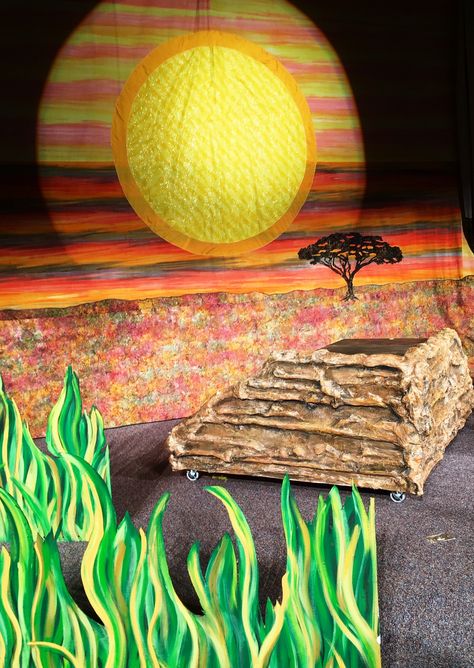 Lion King backdrop Rock Set Design, Lion King Theatre, Lion King Pride Rock, Theatre Camp, Lion King Play, Lion King Show, Lion King Costume, Lion King Musical, Sponge Paint