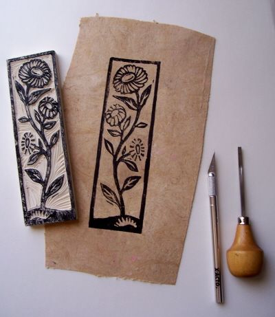 Rubber Eraser Stamps - great affordable printmaking project for kiddos/combine with botanicals for nature study (can't resist my inner Charlotte Mason) Make Your Own Stamp, Bookmark Diy, Woodcut Prints, Printmaking Projects, Eraser Stamp, Linoleum Print, Linocut Printmaking, Lino Art, Hand Carved Stamps