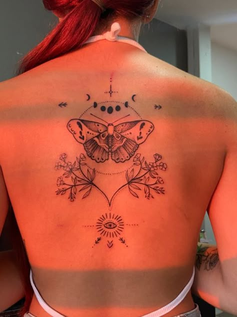 Unique Boho Tattoos, Artsy Back Tattoos, Back Tattoo Spiritual, Top Of Back Tattoo Women, Hippy Tattoos For Women, Small Boho Tattoo, Hippie Back Tattoo, Back Tattoo Aesthetic, Large Back Tattoos For Women