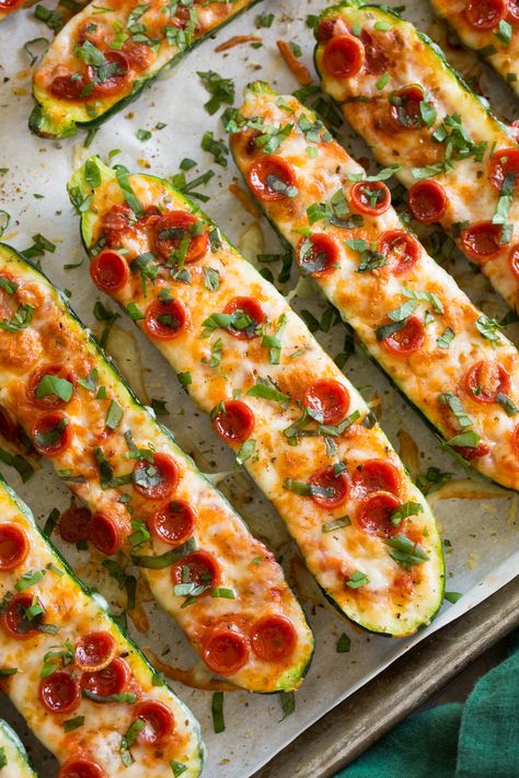 Zucchini Pizza Boats Pizza Zucchini Boats, Pizza Zucchini, Zucchini Pizza Boats, Pizza Boats, Zucchini Boat Recipes, Easy Zucchini Recipes, Zucchini Pizza, Supreme Pizza, Zucchini Pizzas