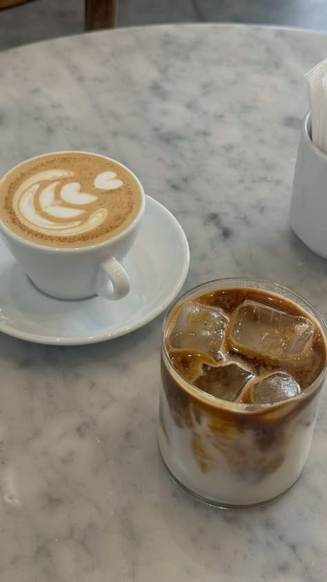 Coffe Wallpers Aesthetic, Coffee Aethstetic, Coffee Aesthetic Pictures, Eating Out Aesthetic, Cofee Astethic Snap, Kaffee Aesthetic, Milk Being Poured Into Coffee, Coffee Aesthetic Americano, Cafe Lifestyle