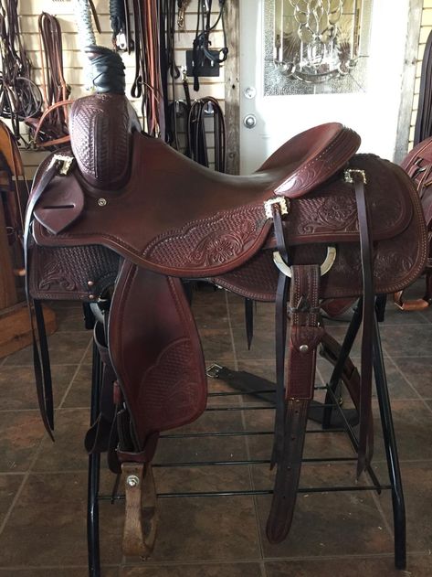 DON RICH CUSTOM SADDLES VERSATILITY SADDLE FOR SALE IN ALBERTA:  GORGEOUS DON RICH CUSTOM SADDLES VERSATILITY SADDLE. SIZE 15.5" SEAT WITH POSITIVE POCKET, DEEP SEAT FEELS GREAT. 8.5" FORK WITH RANCH CUTTER HORN CURRENTLY... Ranch Saddle, Wade Saddles, Saddles For Sale, Horse Showing, Trail Saddle, Barrel Racing Saddles, Roping Saddles, Western Horse Saddles, Barrel Racing Tack