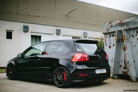 Vw golf , black on black on red !: Vw Bora Tuning, Volkswagen Germany, Vw R32, Vw Mk1, Vw Rabbit, Mk6 Gti, Vw Golf Mk4, Jetta Mk5, Golf Mk5