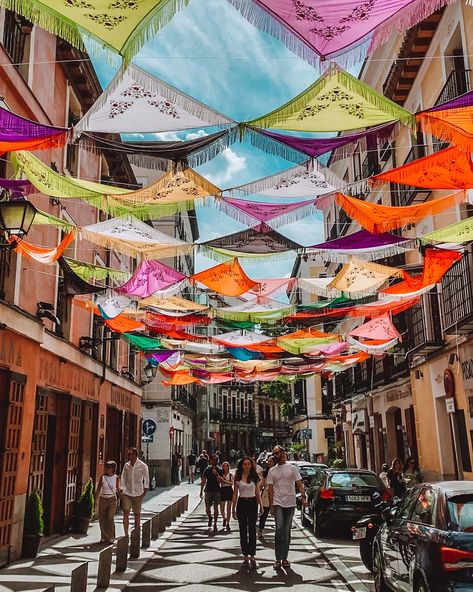 Looking for the best tapas street in Madrid? This guide has everything you need to know about La Latina's Calle Cava Baja. Best Tapas In Madrid, Madrid Bars, Madrid Tapas, Best Tapas, Winter Carnival, Madrid Travel, Spanish Tapas, Tapas Bar, Food Tours