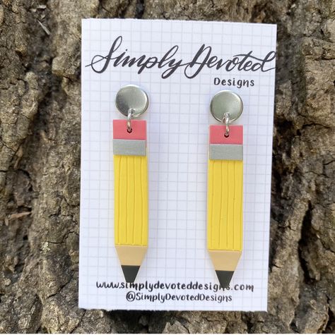 Teacher Jewelry, Diy Fashion Projects, Teacher Craft, Diy Earrings Polymer Clay, School Teacher Gifts, Polymer Clay Jewelry Diy, Polymer Jewelry, Clay Jewelry Diy, Polymer Clay Projects