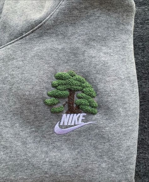 Sweater Tree, Nike Embroidery, Clothes Embroidery Diy, Fashion Design Template, Tree Embroidery, Preppy Mens Fashion, Upcycle Clothes Diy, Embroidery Hoodie, Trendy Hoodies