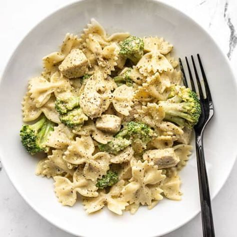 Pasta With Chicken And Broccoli, Pesto Pasta With Chicken, Spinach Artichoke Pasta, Creamy Pesto Chicken Pasta, Chicken Broccoli Pasta, Creamy Pesto Pasta, Creamy Pesto Sauce, Pasta With Chicken, Broccoli Pesto