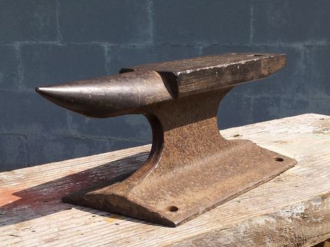 Homemade Railroad Track Anvil | Blacksmithing | Pinterest ... Railroad Track Anvil, Blacksmith Forge, Anvils, Blacksmith Tools, Blacksmith Projects, Blacksmith Shop, Metal Working Tools, Iron Work, Homemade Tools