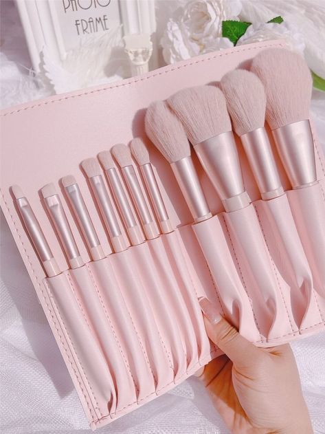 Pink Girly Makeup, Pink Makeup Brush, Alat Makeup, Girly Makeup, Makeup Accesories, Makeup Package, Brush Makeup, Fancy Makeup, Makeup Tool