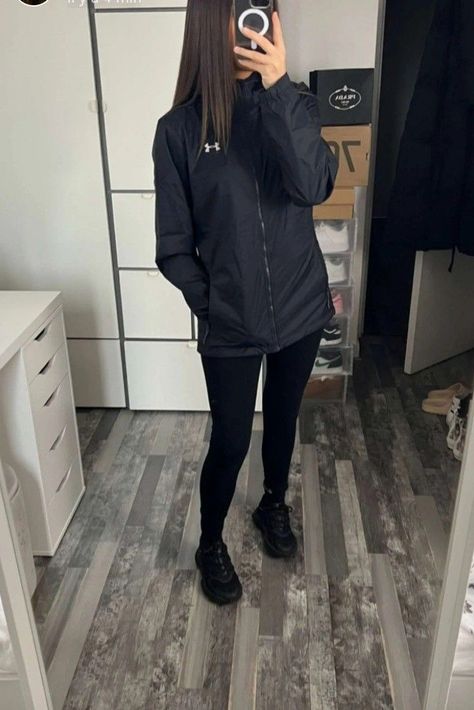 🤭🤭 Ensemble Jogging, Uk Drip, Ootd Zara, Jogging Style, Under Armour Outfits, Women Crush, Zara Drip, Outfit Zara, Mode Zara