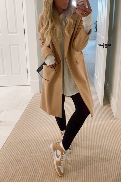 Jordan Woman Shoes, Outfit With Nike Jordan Woman, Cute Outfit With Jordans, Beige Jordans Outfit, Nike Jordan Mid Outfit, How To Style Tan Sneakers, Tan Nike Shoes Outfit, Beige Nike Shoes Outfit, Tan Gum Jordans Outfit