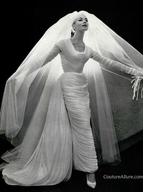 Nina Ricci draped silk jersey wedding gown from 1957. Vintage Weddingdress, Anemone Wedding, Vintage Glam Wedding, Vintage Haute Couture, Fun Dresses, Glam Wedding Dress, Haute Couture Wedding Dress, Retro Inspiration, Historical Dress