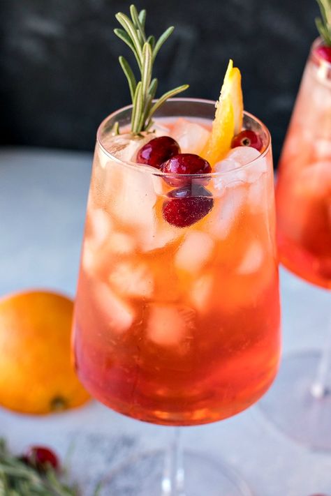 Cranberry Orange Aperol Spritz - CPA: Certified Pastry Aficionado Orange Aperol Spritz, Aperol Drinks, Spritz Drink, Red Sangria Recipes, Aperol Spritz Recipe, Yummy Cocktails, Winter Cocktail, Cranberry Juice Cocktail, Fall Cocktails Recipes