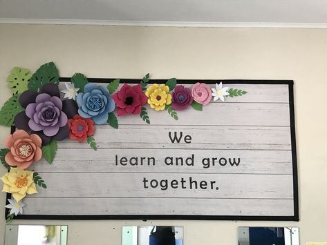 Paper Flower Bulletin Board Ideas, Bulletin Board Ideas Flowers, Growing Bulletin Board Ideas, Paper Flowers Bulletin Board, Grow Bulletin Board Ideas, Flower Bulletin Board Ideas, Flower Theme Classroom, 3d Bulletin Board Ideas, Bulletin Board Design Ideas