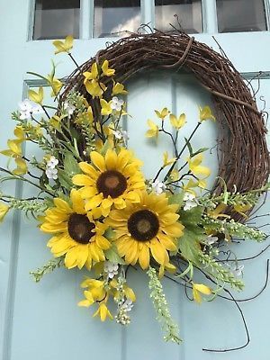 Front Door Wreaths Diy, Sunflower Wreath Diy, Easter Wreath Diy, Diy Spring Wreath, Door Wreaths Diy, Summer Door Wreaths, Spring Door Wreaths, Sunflower Wreaths, Autumn Wreaths