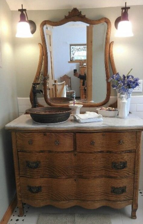 Shabby Chic Bathroom Vanity, Bathroom Vanity Decor, Vanity Makeover, Bathroom Vintage, Diy Bathroom Vanity, Dresser Vanity, Bad Inspiration, Diy Bathroom Remodel, Shabby Chic Bathroom