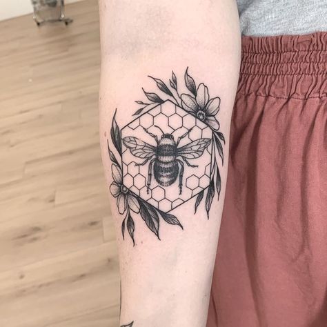 Small Bumble Bee Tattoo, Bumble Bee Tattoo Ideas, Bee And Flower Tattoo, Bee Tattoo Ideas, Lioness Tattoo Design, Gap Filler Tattoo, Honeycomb Tattoo, Wrist Tattoo Cover Up, Bumble Bee Tattoo