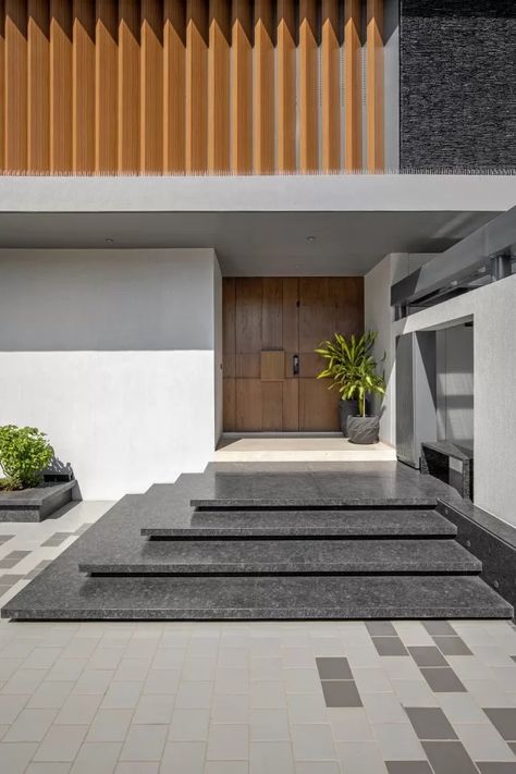 A Balance Between Ideals of Vastu Shastra for Home and Client’s Lifestyle | Usine Studio Entry Lobby Design, Foyer Design Modern Entrance, Entrance Lobby Design, Modern Colonial House, 2 Story House Design, Spaces Architecture, Colonial House Interior, Villa Designs, Marble Flooring Design