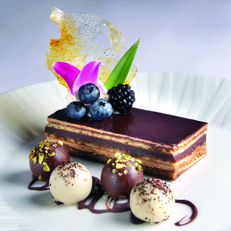 Opera Cake.... YUMMM Opera Cake Plating, Opera Cake Decoration, French Opera Cake, Opera Cake Recipe, Cake Plating, Famous Cakes, Opera Cake, French Love, Plating Ideas