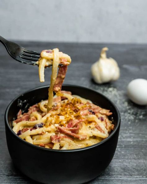 udon noodles | carbonara | miso udon | asian fusion | udon recipes Neapolitan Sauce Recipe, Creamy Udon, Udon Carbonara, Carbonara Noodles, Udon Recipes, Miso Udon, Creamy Carbonara Sauce, Italian Pasta Sauces, Best Italian Pasta