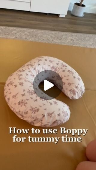 Mariah Schultz on Instagram: "The boppy is a great tool to use for tummy time-but can be awkward sometimes positioning baby. Remember to always have arms forward and legs extended back when the focus is on tummy time to stretch out those hips and strengthen those shoulders and neck muscles 💪🏼 #tummytime #tummytimeactivities #tummytimetips #pediatricot #momtips #baby #developmentalmilestones" Tummy Time 2 Weeks Old, Diy Tummy Time Pillow, Boppy Pillow Uses, Tummy Time Chart, Newborn Tummy Time Positions, Tummy Time Newborn, Tummy Time Pillow, Baby Tummy Time, Neck Muscles