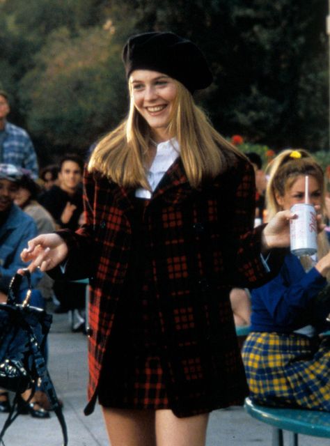 All The Words From Clueless That Prove Cher Is Basically Shakespeare+#refinery29 Cher Horowitz Wallpaper, Cher Horowitz Outfit, Clueless Wallpaper, Clueless Aesthetic, Mode Indie, Clueless Movie, Movies Wallpaper, Clueless Cher, Cher Outfits