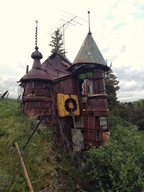 Pullman Washington, Modern Castle, Small Castles, Tower House, Tiny House Cabin, The 60s, Art Teacher, Abandoned Places, Future House