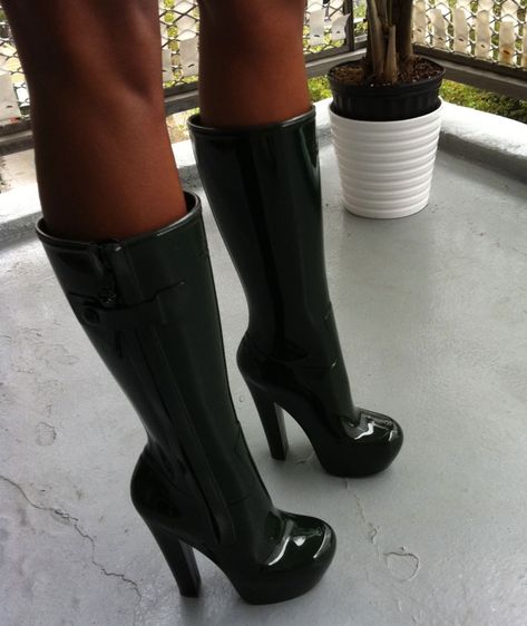 The awesome Louis Vuitton Rubber Wellies in black.. "Louis, louis louis louiiiii,ooooh you make me cry" High Heeled Boots, Heeled Rain Boots, Thigh Boots, Boots Heels, Aesthetic Shoes, Heels Boots, Rubber Boots, Pretty Shoes, Dream Shoes