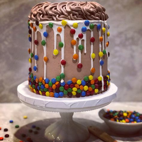 #mnmcake #chocolatecake #candycake #birthdaycake #lisebakes Mnm Cake, Candy Cake, Happy B Day, Chocolate Cake, Cake Decorating, Birthday Cake, Cake, Birthday