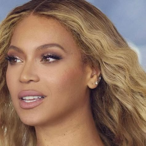 Rennaisance Makeup Beyonce, Beyoncé No Makeup, Beyonce Inspired Makeup, Beyonce Eye Makeup, Beyonce Rennesaince, Beyonce No Makeup, Beyonce Eyebrows, Beyonce Makeup Looks, Beyoncé Makeup