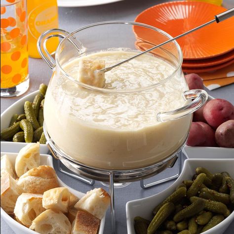 70s Food, Copycat Recipes Olive Garden, Fondue Recipes Cheese, Fajita Marinade, Fondue Recipe, Olive Garden Recipes, Fondue Party, Fondue Recipes, Three Cheese