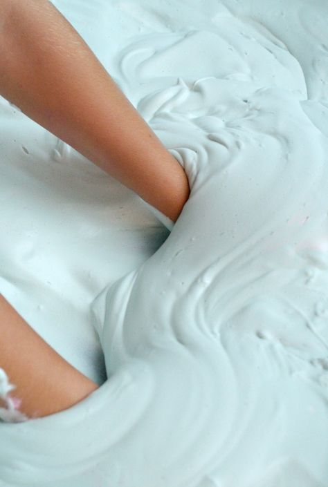 Even adults will want to plunge their hands into this fluffy oobleck slime recipe. Delighful sensory play for kids! Oobleck Recipe Without Cornstarch, Gak Recipe, Floam Recipe, Oobleck Recipe, Play For Kids, Science Experiments For Preschoolers, Finger Paint, Steam Activities, Fun Arts And Crafts