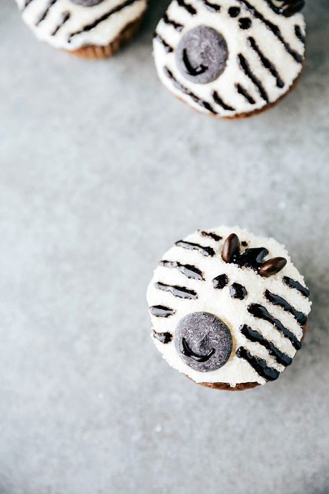 Easy Jungle Cupcakes | Chelsea's Messy Apron Animal Cupcakes Easy, Safari Shower Ideas, Safari Snacks, Tiger Cupcakes, Jungle Cupcakes, Zebra Cupcakes, Panda Cupcakes, Monkey Cupcakes, Cars Theme Cake