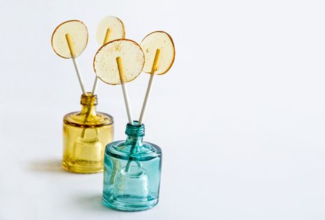 Liquor Lollipops Liquor Lollipops, Lollipops Recipe, Homemade Lollipops, Lollipop Recipe, Lollipop Mould, Edible Crafts, Candy Making, Hard Candy, Candy Recipes