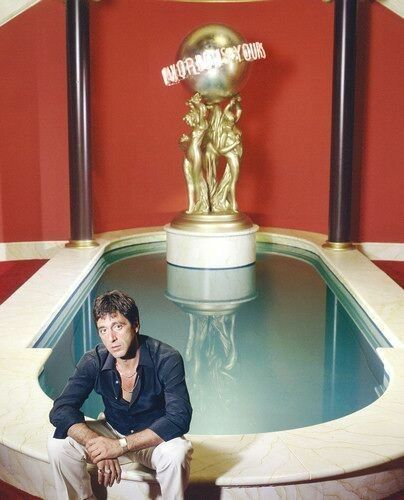 "The World Is Yours", Scarface Statue, 1983. Scarface Poster, Scarface Movie, Gangster Movies, Septième Art, Tony Montana, Al Pacino, The Godfather, Movies Showing, The Words