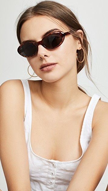 Sunglasses Women Designer, Fade Styles, Fashion Eyeglasses, Trending Sunglasses, Cool Sunglasses, Eye Wear Glasses, Women's Sunglasses, Round Sunglass Women, Glasses Fashion