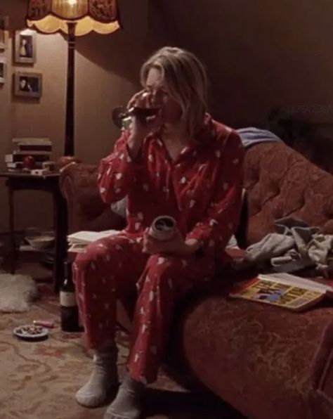 Romcom Core Aesthetic Outfits, Bridget Jones Costume, Bridget Jones Aesthetic, Letterboxd Pfp, Romcom Core, Diary Movie, Bridget Jones Diary, Irish Women, Hot Dads